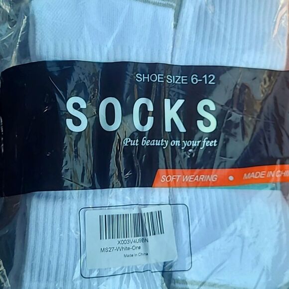 NWT Men's White Crew Moisture Wicking Breathable Socks - Picture 2 of 5